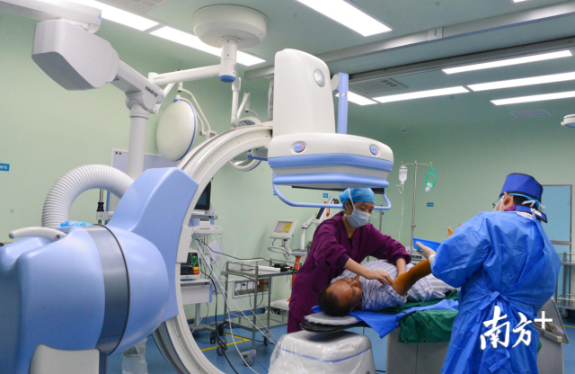 連州形成“基層檢查、基層收費、上級診斷”就醫(yī)新格局，有效解決群眾“看病難、看病貴、看病遠”難題。黃津 攝