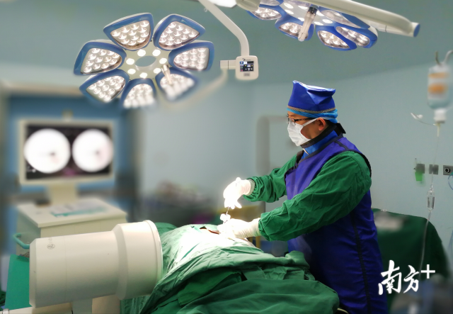 建立起了縣鎮(zhèn)村“一網(wǎng)化”區(qū)域分級診療平臺，切實解決群眾“看病難”。