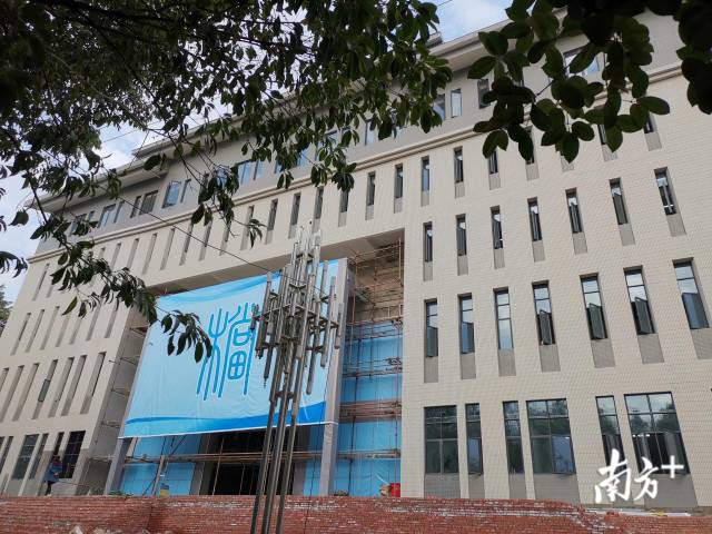 位于連州市青少年宮北側(cè)的連州市檔案館新館。