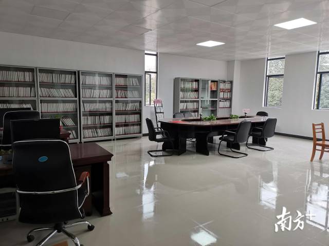 目前，連州市檔案館新館已建成使用，并已對外開放社會查閱服務(wù)。