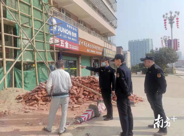 落實“門前三包”制度。