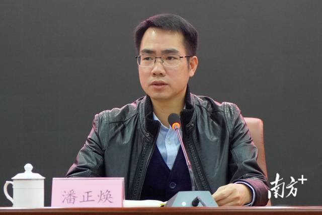 連州市委書記潘正煥提出，要始終切實(shí)把疫情防控當(dāng)作重點(diǎn)工作來抓，嚴(yán)防輸入性風(fēng)險(xiǎn)。張曉欣 攝