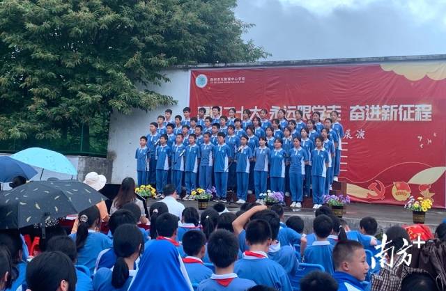 九陂鎮(zhèn)中心學校開展藝術展演活動。