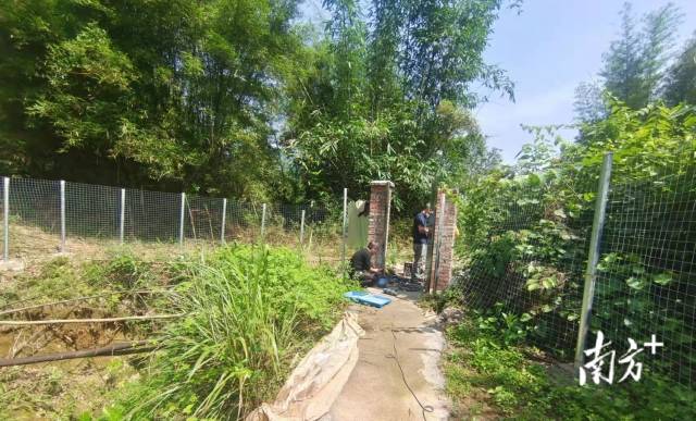 修建隔離防護設(shè)施。