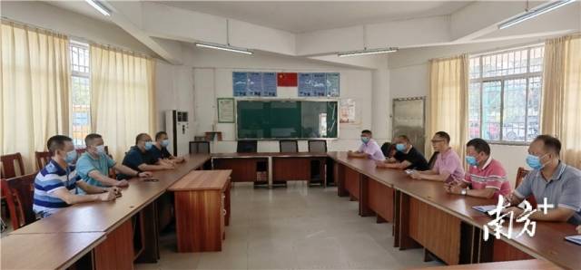 召開(kāi)座談會(huì)。