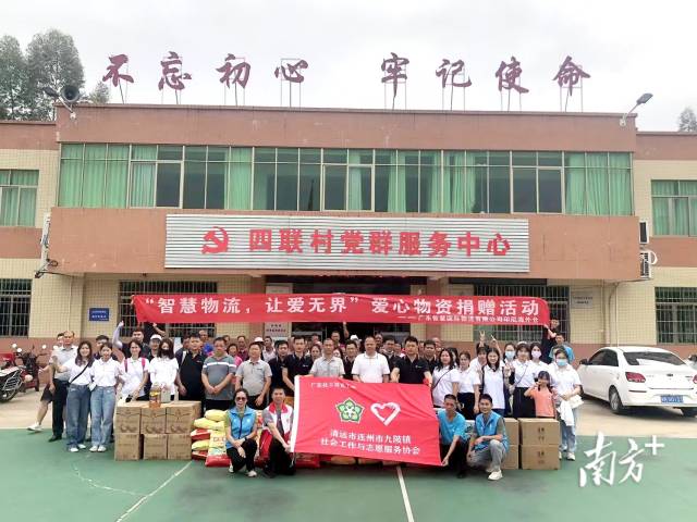 慰問(wèn)活動(dòng)現(xiàn)場(chǎng)。