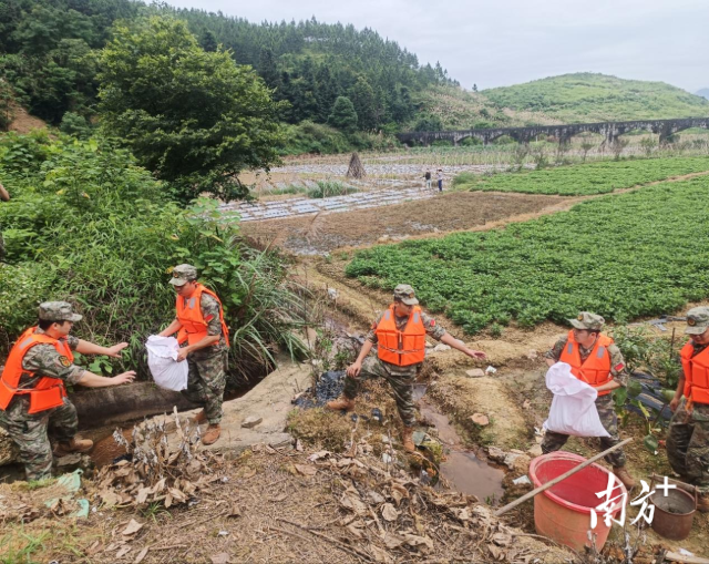 演結(jié)現(xiàn)場。