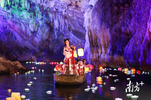 連州連續(xù)5年入選全國縣域旅游發(fā)展?jié)摿Π偌芽h，圖為連州地下河景區(qū)。