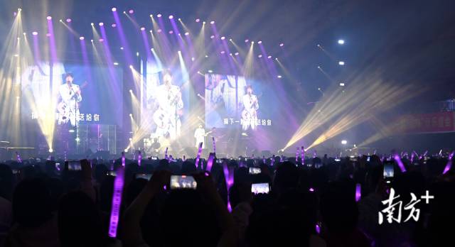 黃品源巡回音樂會吸引萬千歌迷奔赴。黃瀅 攝