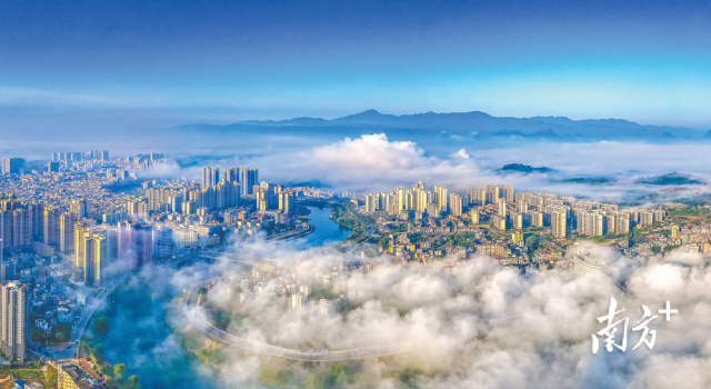 清遠(yuǎn)連州以奮斗為筆，加快打造“粵湘桂區(qū)域性中心城市”。丘貴星 攝