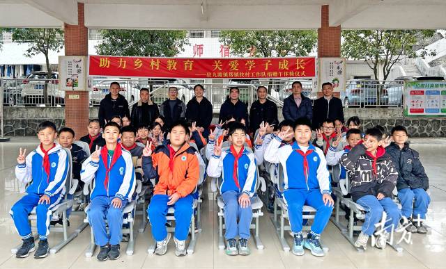 捐贈活動現(xiàn)場。九陂鎮(zhèn) 供圖