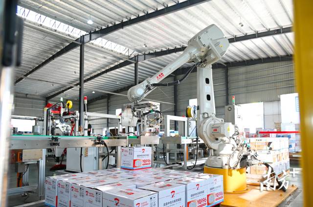 連州新增國家高新技術(shù)企業(yè)14家，增長率高達(dá)93%。黃津 攝